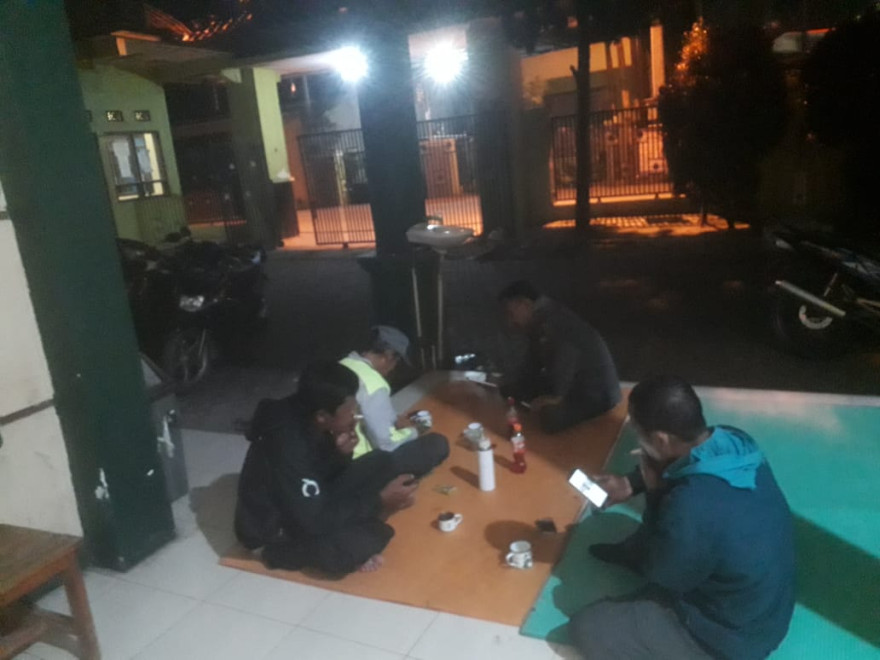 Piket Malam Rutin di Kantor Desa Nanjung Mekar Tingkatkan Keamanan dan Pelayanan